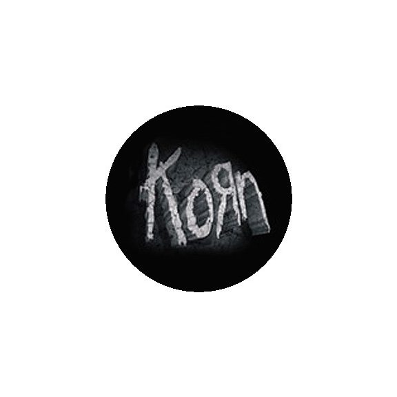 KORN: Stone Logo (jelvény, 2,5 cm) KORN: Stone Logo (jelvény, 2,5 cm)