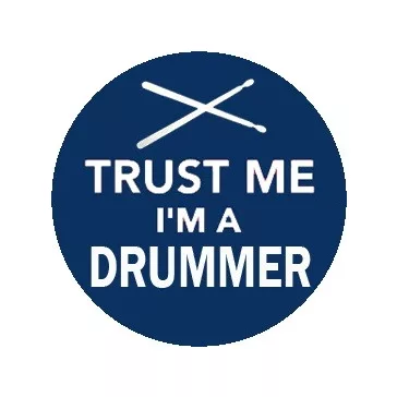 DOBOS: Trust Me I'm A Drummer (jelvény, 2,5 cm)